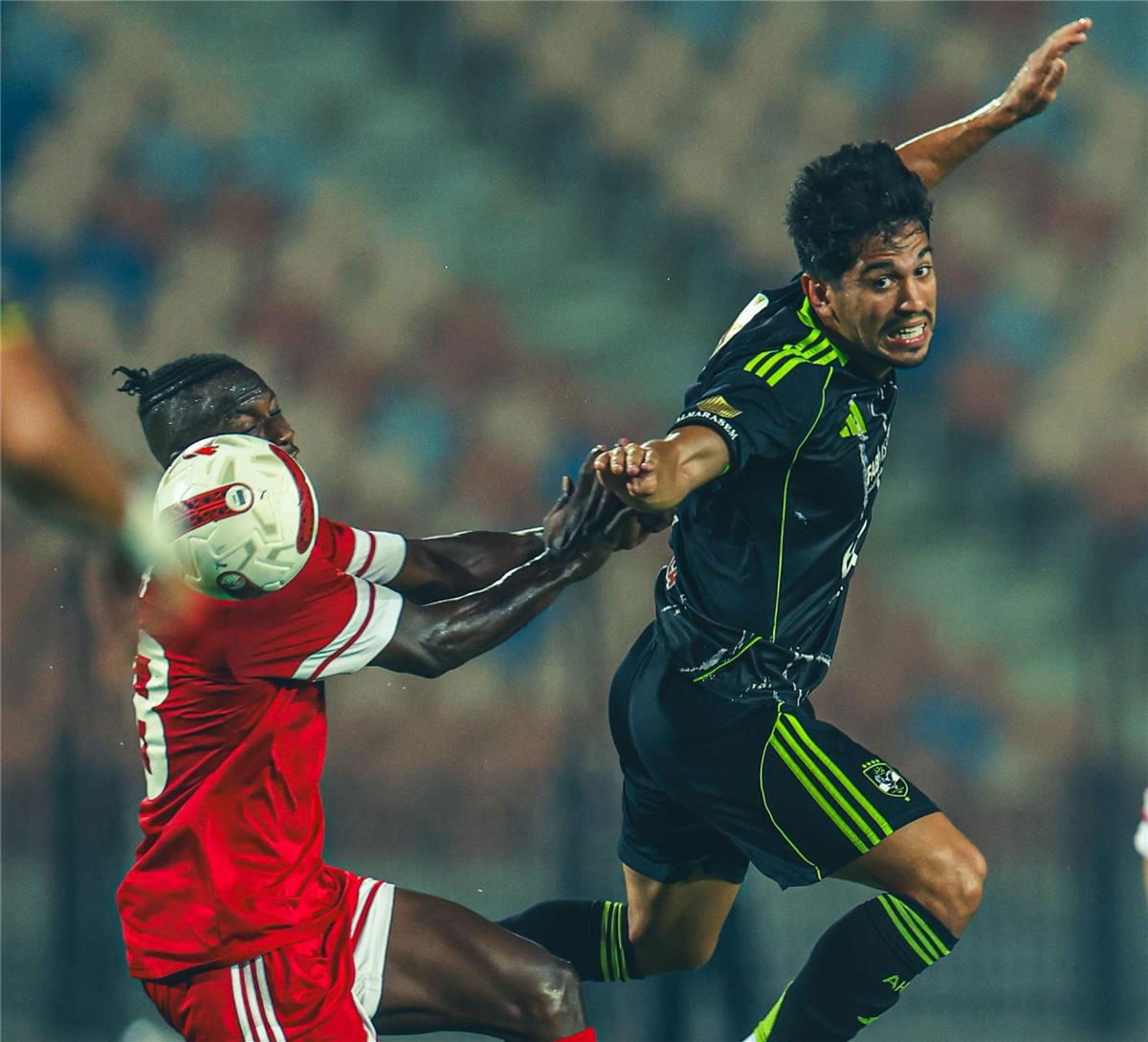 الأهلي يسعى لتجهيز شكري للقاء نوار