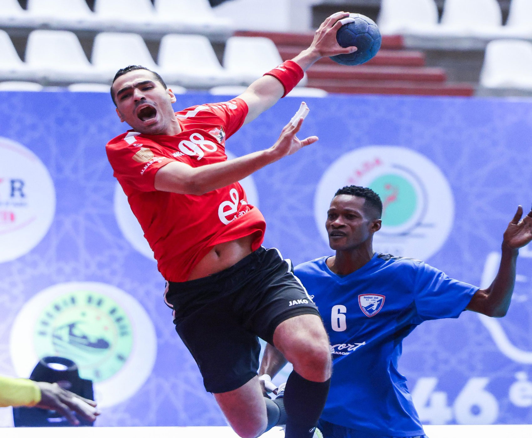 الأهلي يكتسح كينشاسا الكونغولي ببطولة إفريقيا لليد