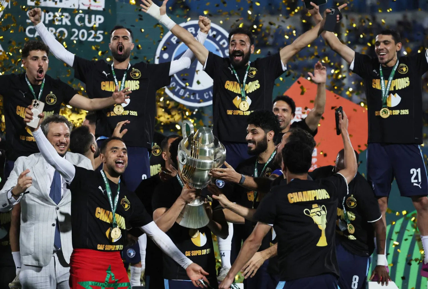 بيراميدز ومنتخب مصر ضمن ترشيحات الأفضل بالكاف