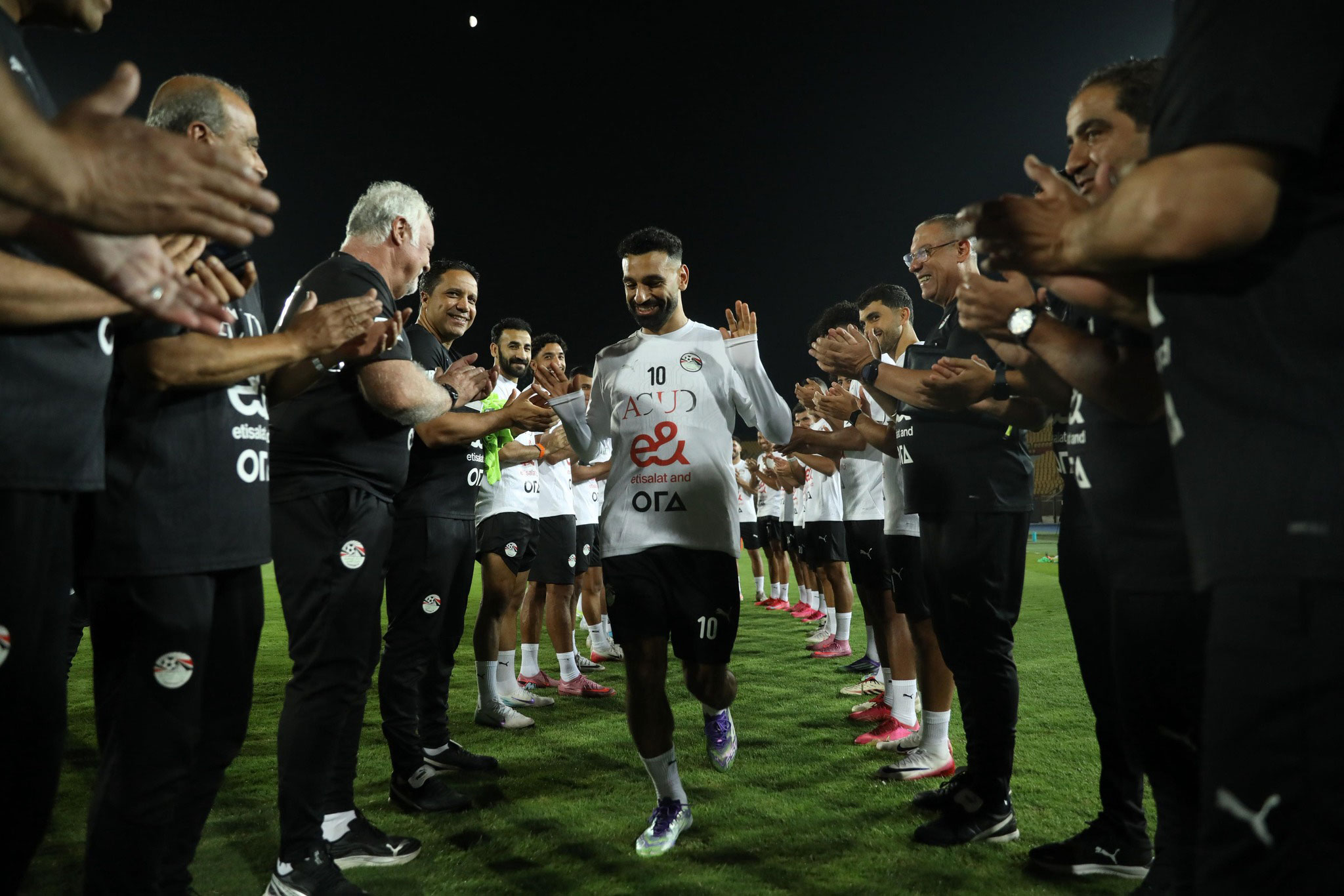 صلاح ينافس على جائزة أفضل لاعب أفريقي