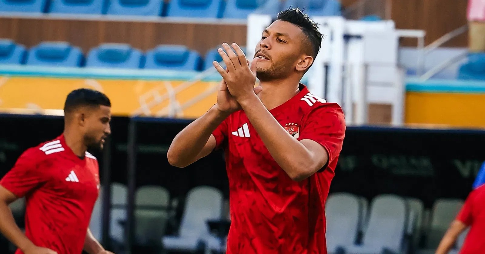 أسبوع يفصل أشرف داري عن العودة لتدريبات الأهلي