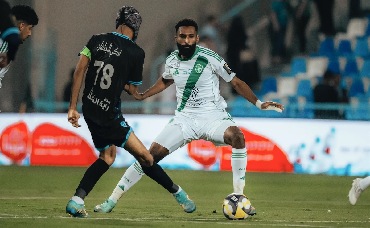 أهلي جدة يعبر الباطن بثلاثية ويبلغ ربع نهائي الكأس