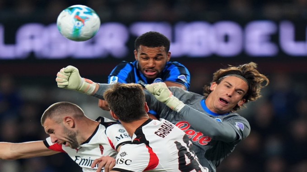 ميلان يفقد نقطتين في سباق صدارة الكالشيو