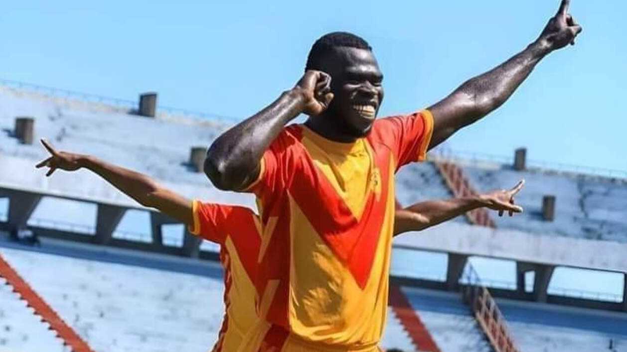 الجيش يفتقد مهاجمه إسماعيل أجورو ضد الزمالك للإيقاف