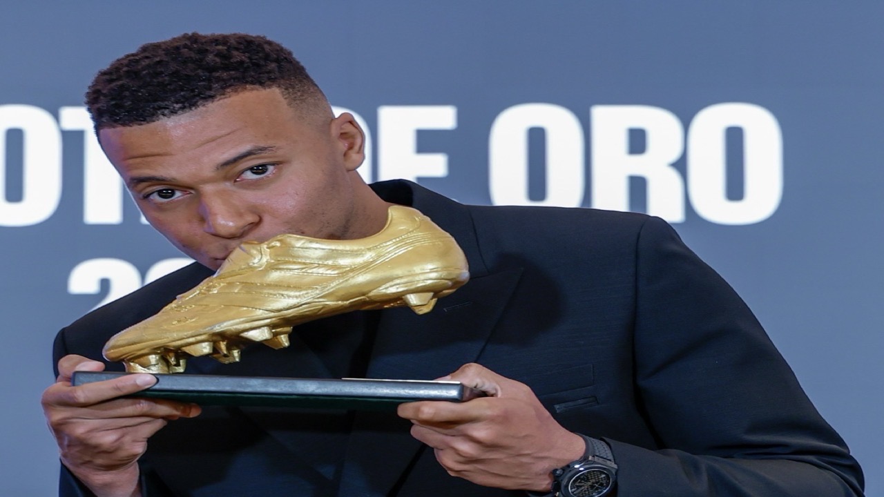 كيليان مبابي يحصل على جائزة الحذاء الذهبي