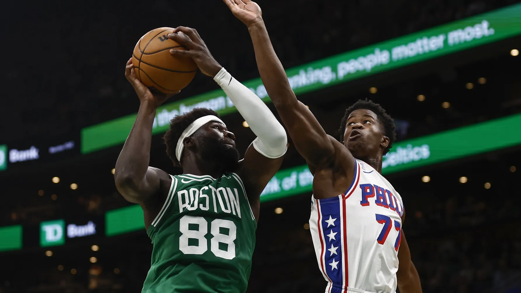 جايلن براون يقود بوسطن سلتيكس للفوز على فيلادلفيا سيكسرز في افتتاح كأس الـNBA | شاهد