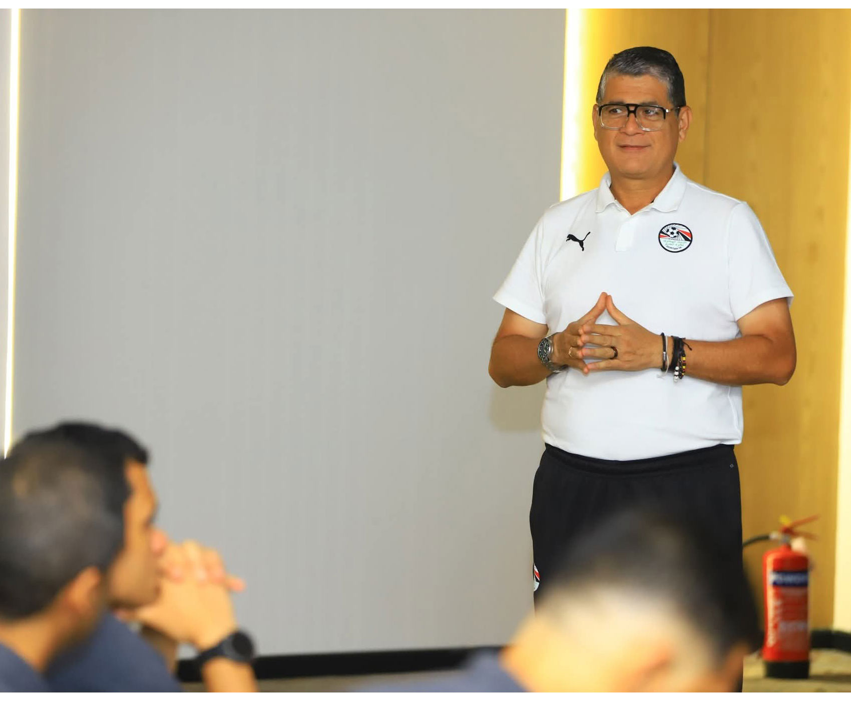 رويز يستعد للمغادرة إلى الإمارات مع الحكام المصريين