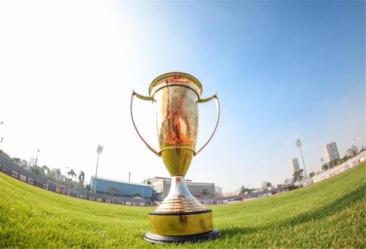 اتحاد الكرة يعلن حكام نصف نهائي كأس السوبر