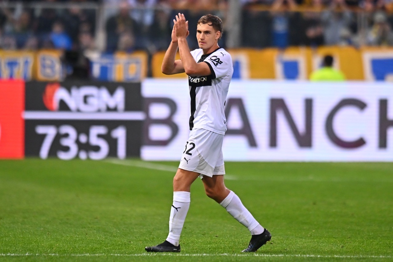 ميلان يتابع مهاجم بارما