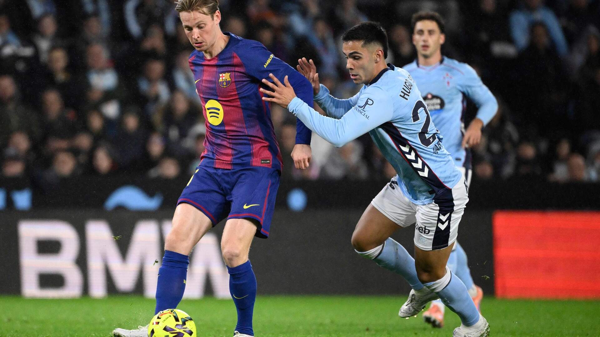 دي يونج يضع برشلونة في ورطة