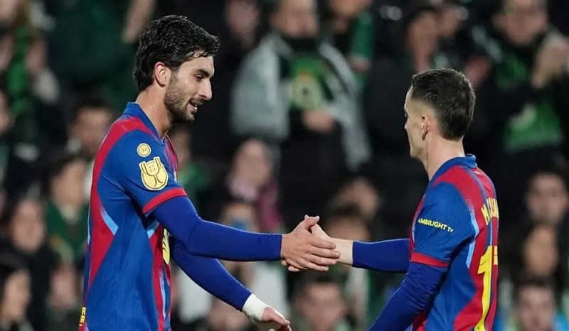 برشلونة ينوي بيع كاسادو وتوريس