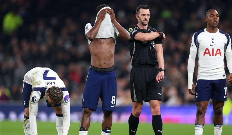 موقف توتنهام يتأزم أكثر بتعادله مع برايتون