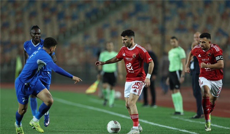 هدف +90 من طاهر يمنح الأهلي الفوز على سموحه 2-1