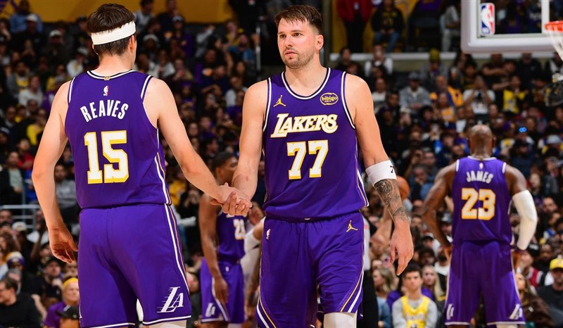 ليكرز يخطط لتغييرات كبرى في الصيف لدعم المنافسة على اللقب