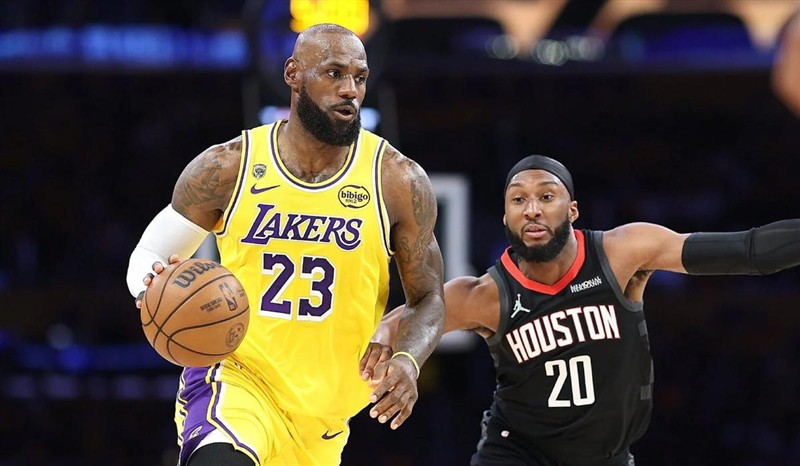 NBA... هيوستن يهزم ليكرز ويؤجل الحسم إلى المباراة السادسة | شاهد