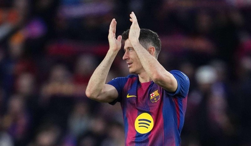 ليفاندوفسكي يبتعد عن برشلونة ويفكر في بدائل