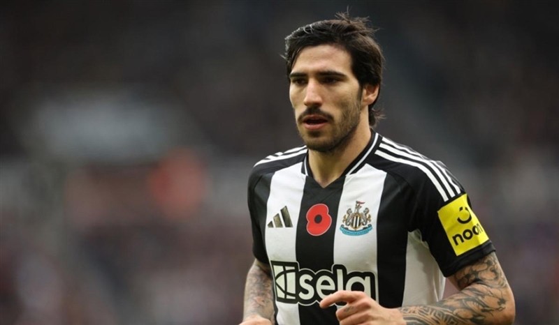 تونالي يستبعد العودة لإيطاليا وصراع إنجليزي لضمه