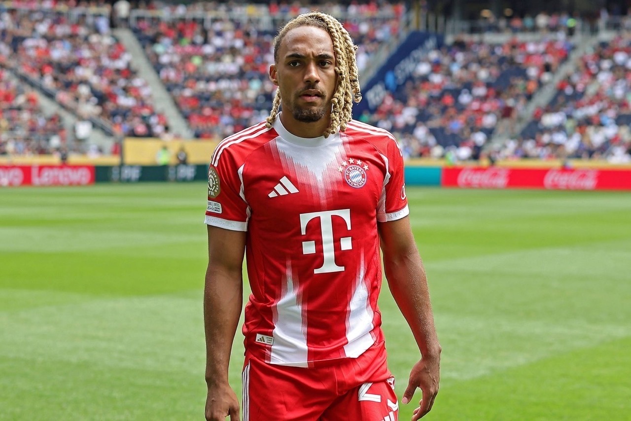 بايرن ميونيخ يرغب في التخلي عن خدمات ظهيره