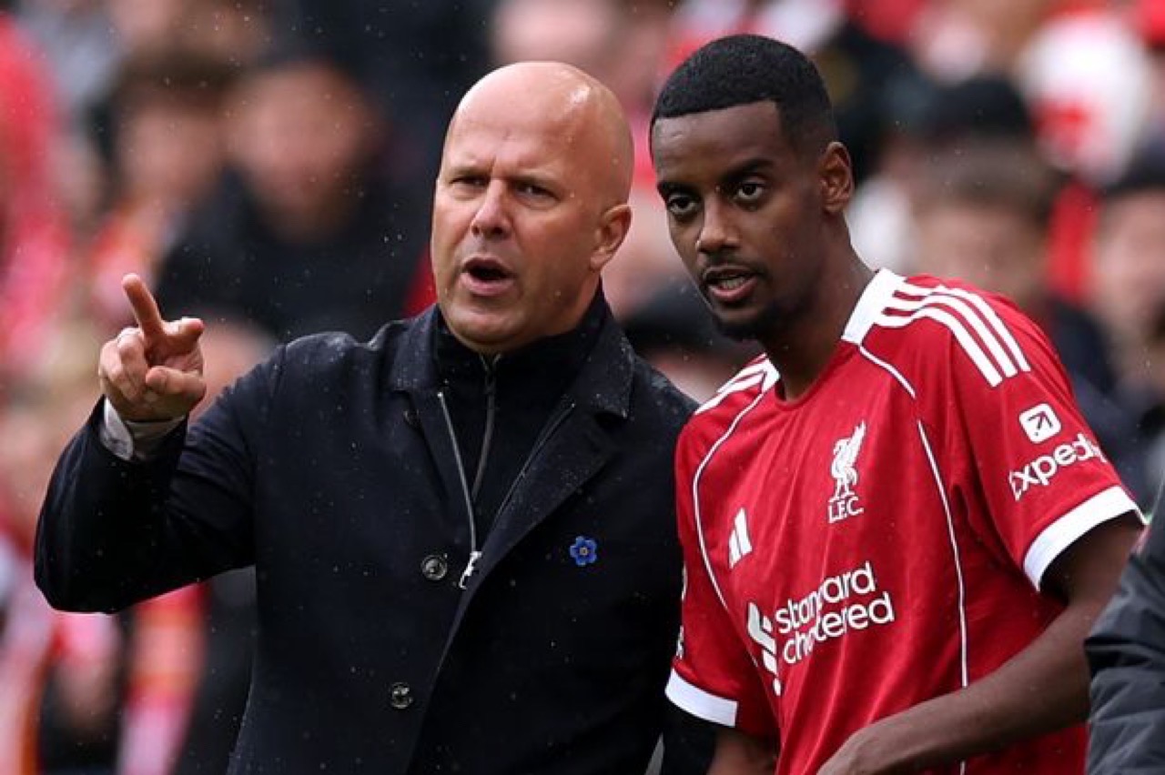 سلوت: إيزاك يواجه تحديا بشأن الجاهزية البدنية