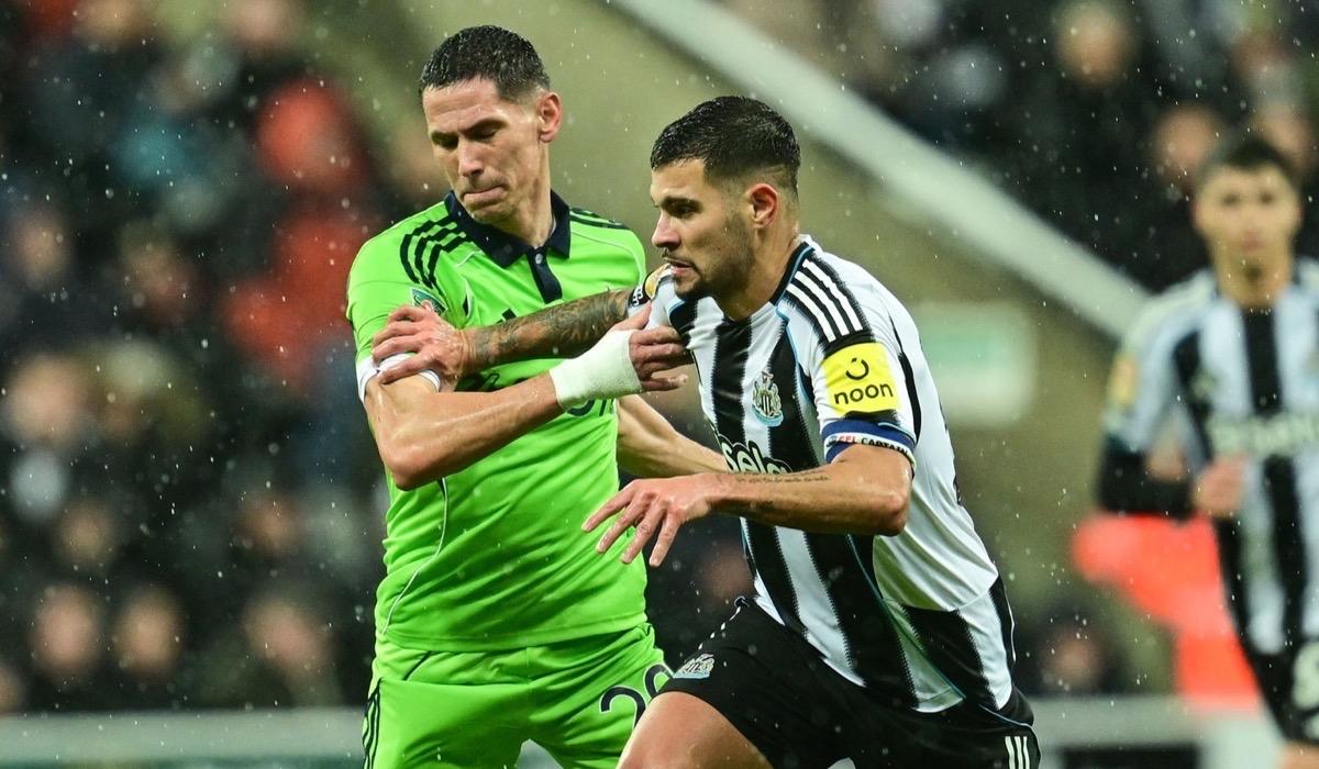 نيوكاسل يواصل رحلة الحفاظ على لقب كأس الرابطة