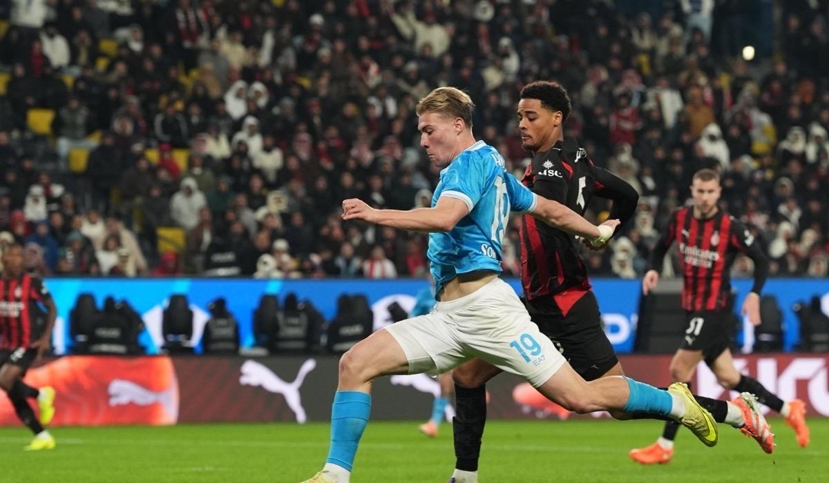 نابولي يهزم ميلان ويتأهل لنهائي السوبر الإيطالي