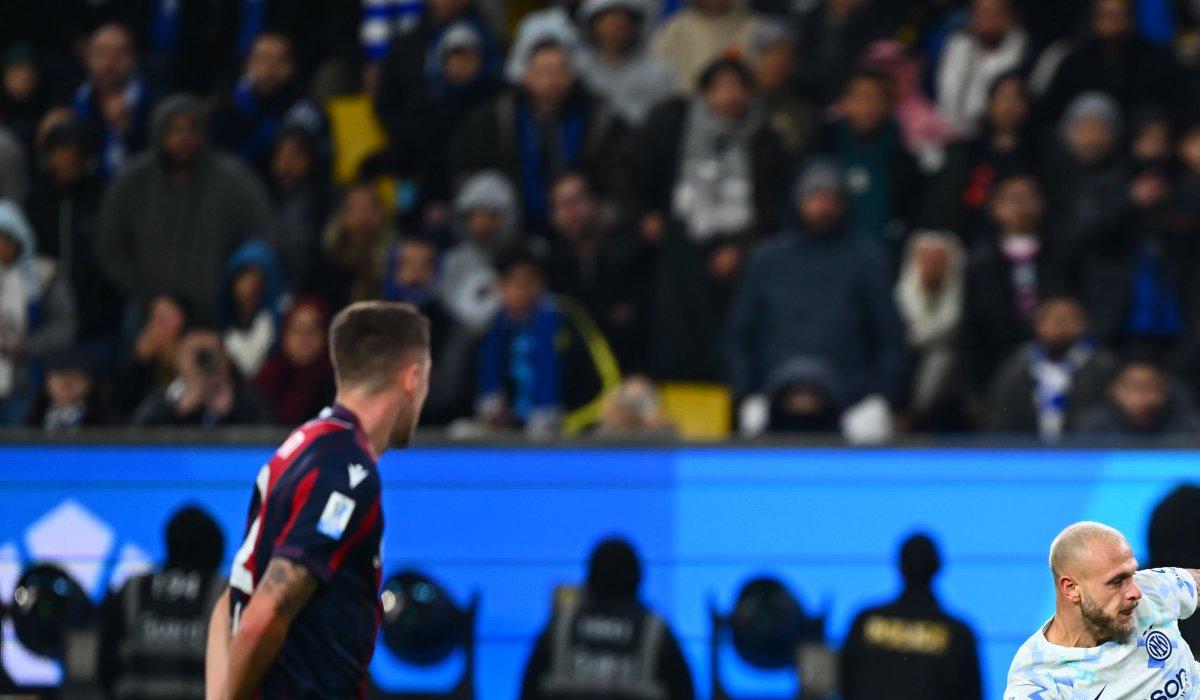 بولونيا يقصي إنتر ويواجه نابولي في نهائي السوبر