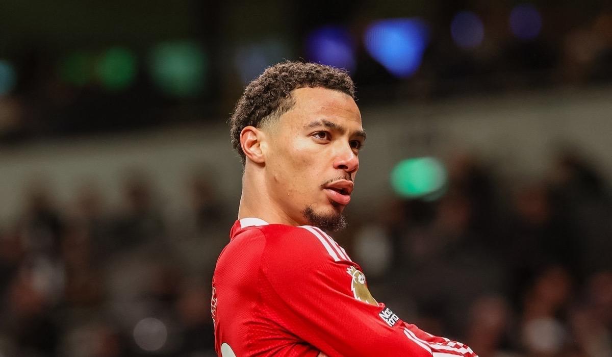 ليفربول يستغل النقص العددي ويهزم توتنهام 