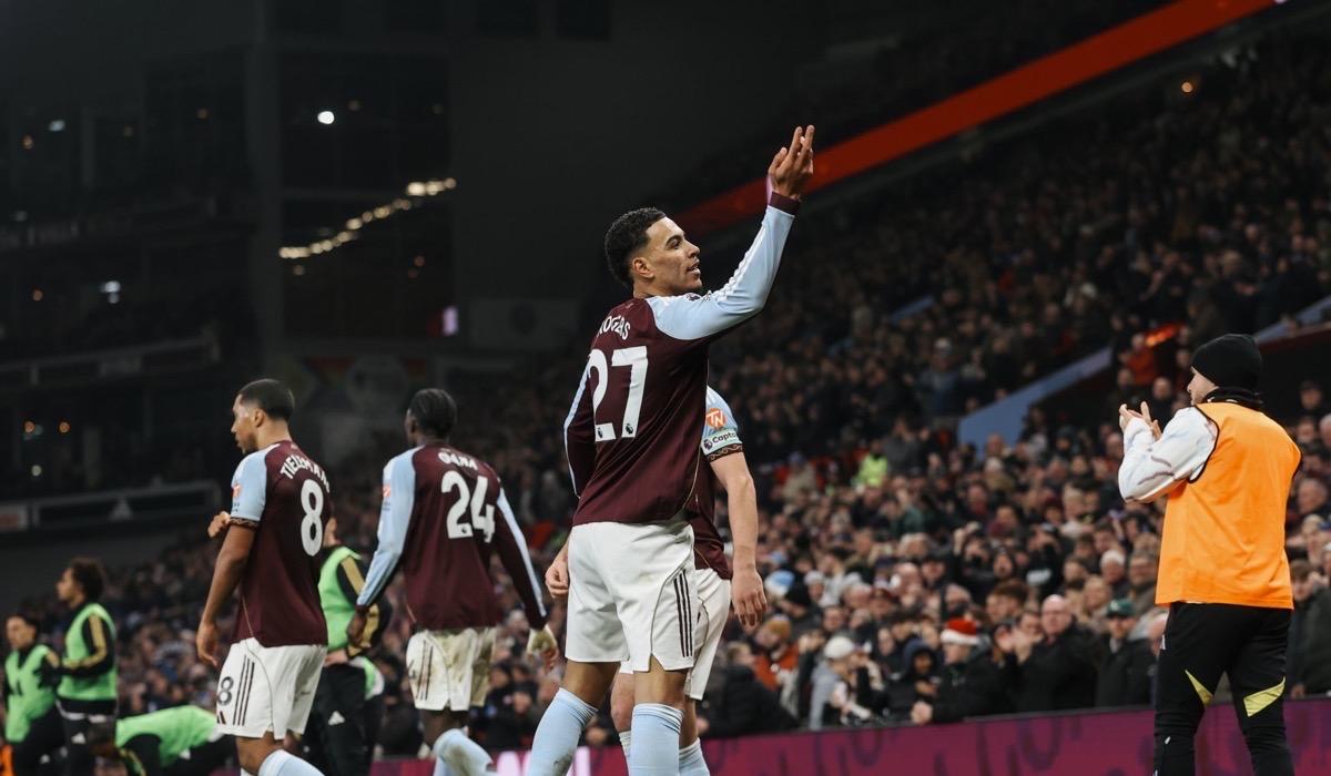 روجيرز يقود أستون فيلا للفوز على مان يونايتد