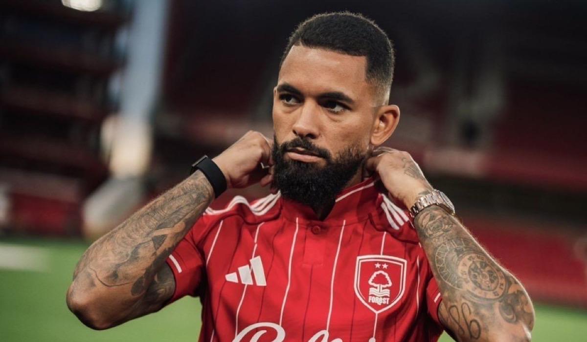 تشيلسي وأستون فيلا يتنافسان على ضم دوجلاس لويز