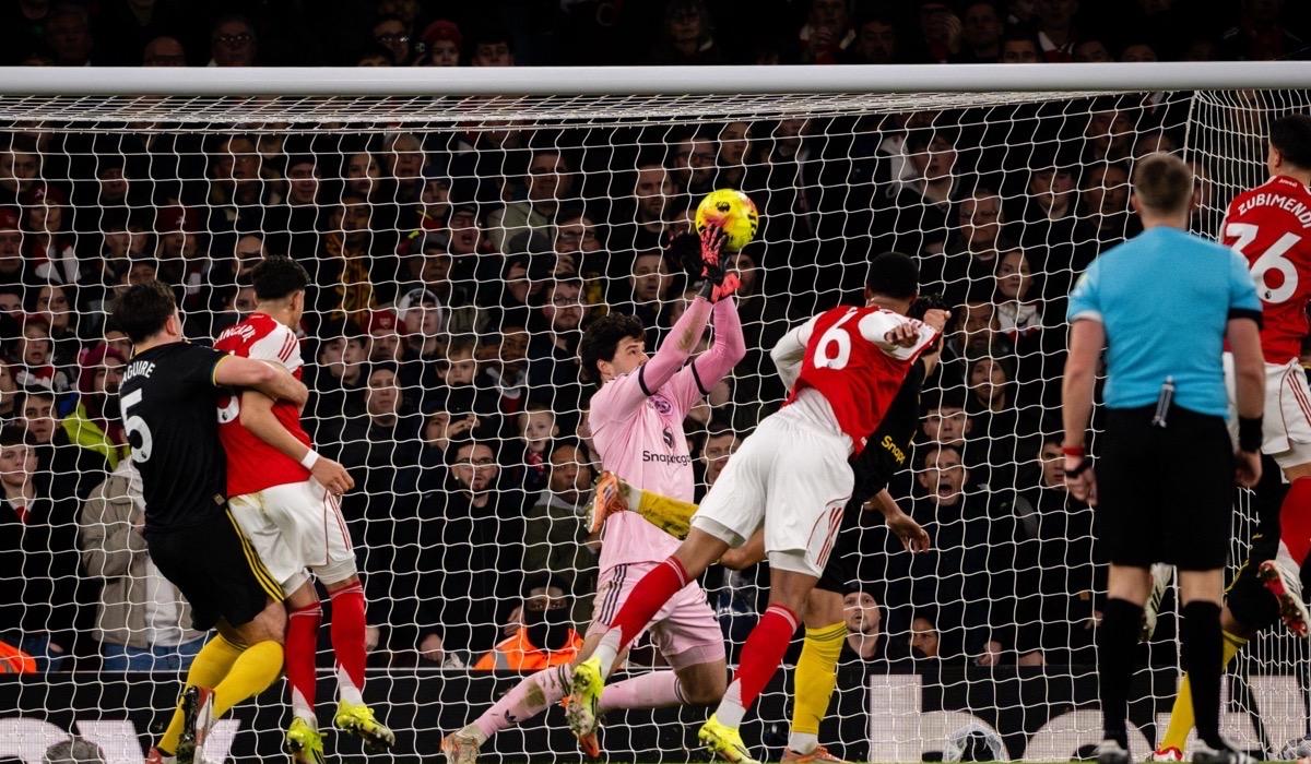 مان يونايتد يهزم آرسنال في عقر داره ويدخل المربع الذهبي 