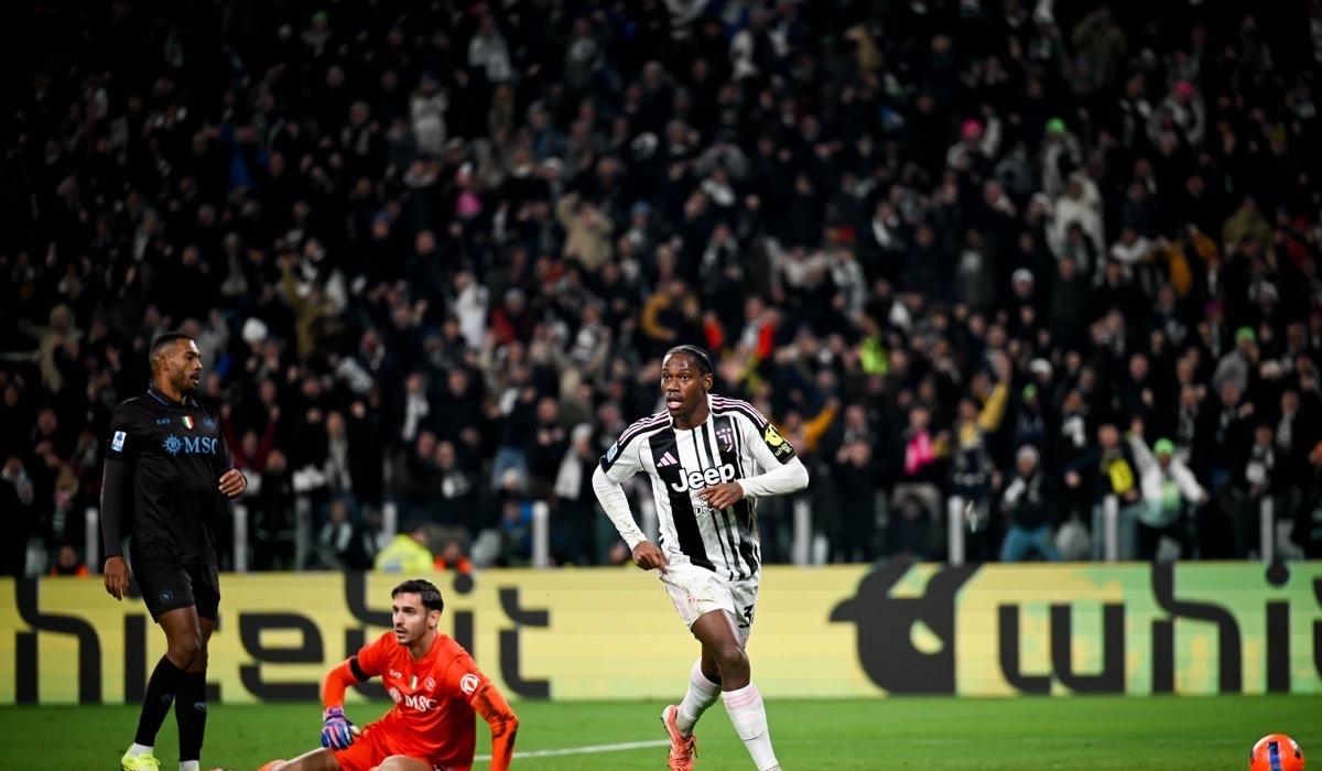 يوفنتوس يتلاعب بنابولي في قمة الجولة من الكالتشيو 