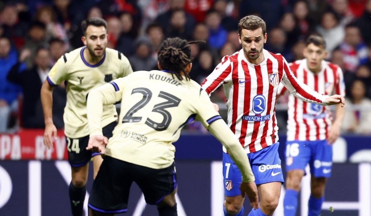 أتلتيكو يكتسح البارسا ويقترب من التأهل للنهائي