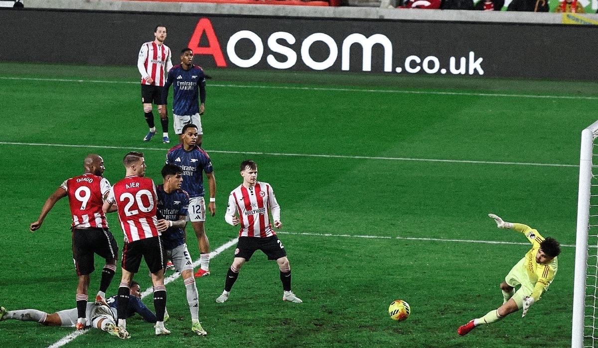 آرسنال يسقط في فخ التعادل مع برينتفورد