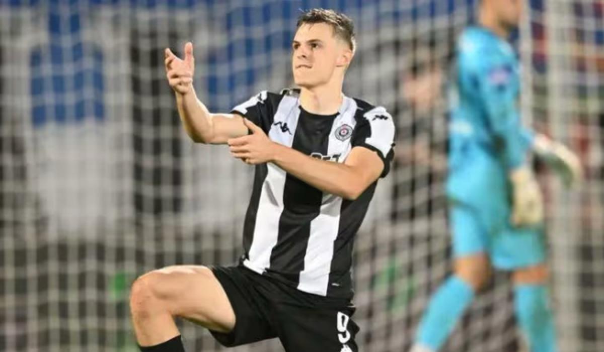 ميلان يضم مهاجم بارتيزان الشاب