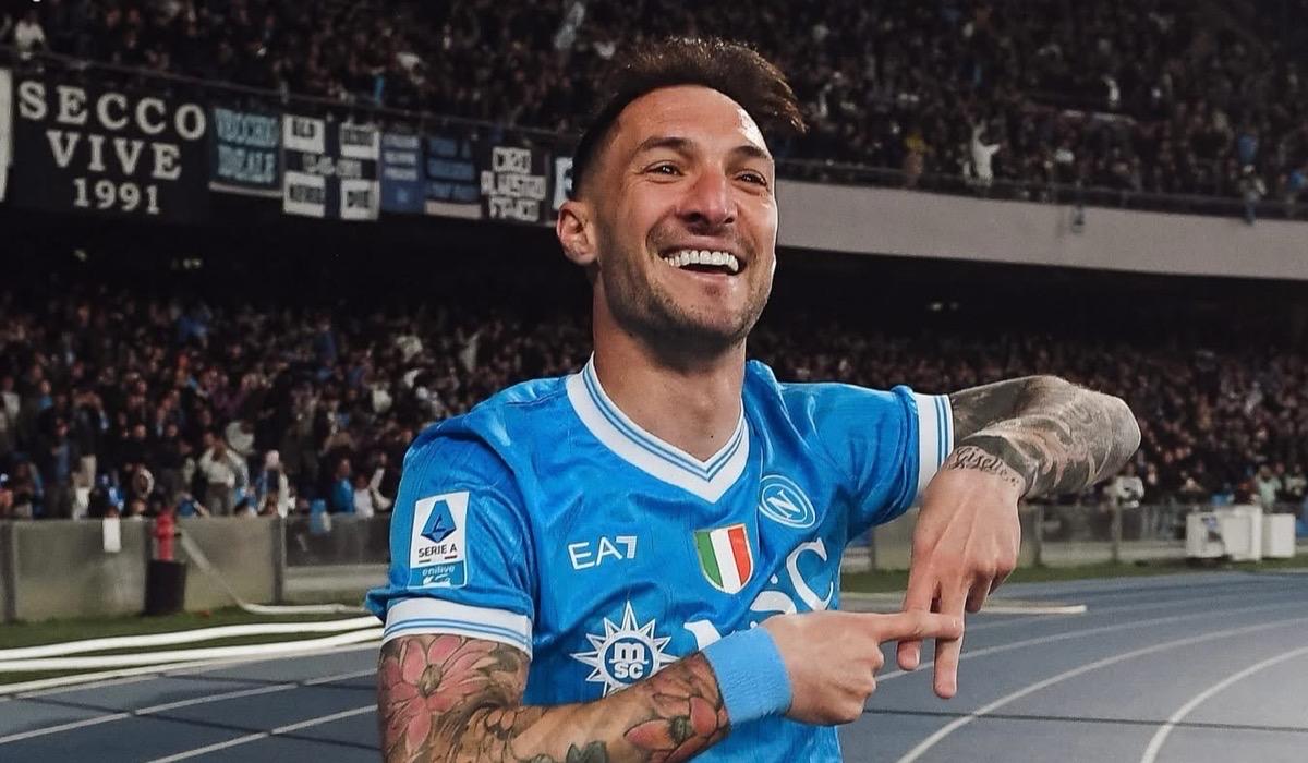 نابولي يهزم ميلان ويطيح به من وصافة الكالتشيو 