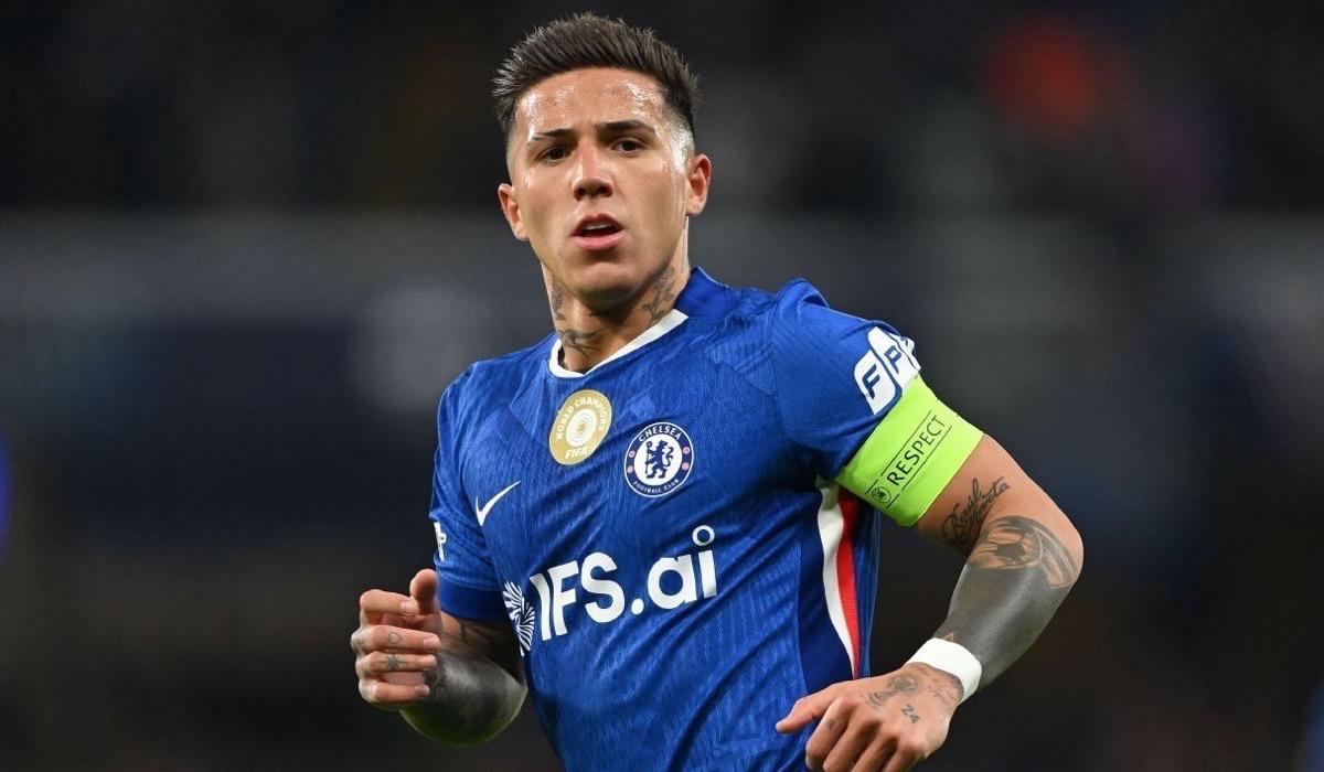 إنفراجة في تشيلسي: إنزو يعتذر والوكيل يصفي الأجواء