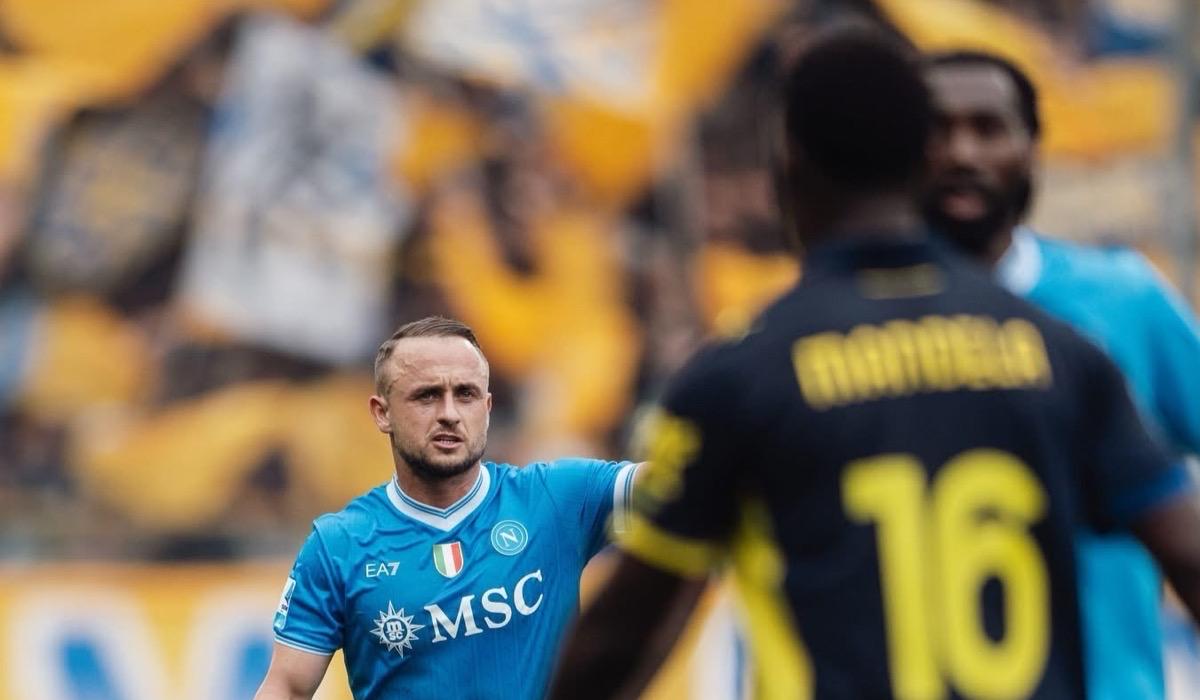 تعادل إيجابي يحكم موقعة بارما ونابولي في الكالتشيو