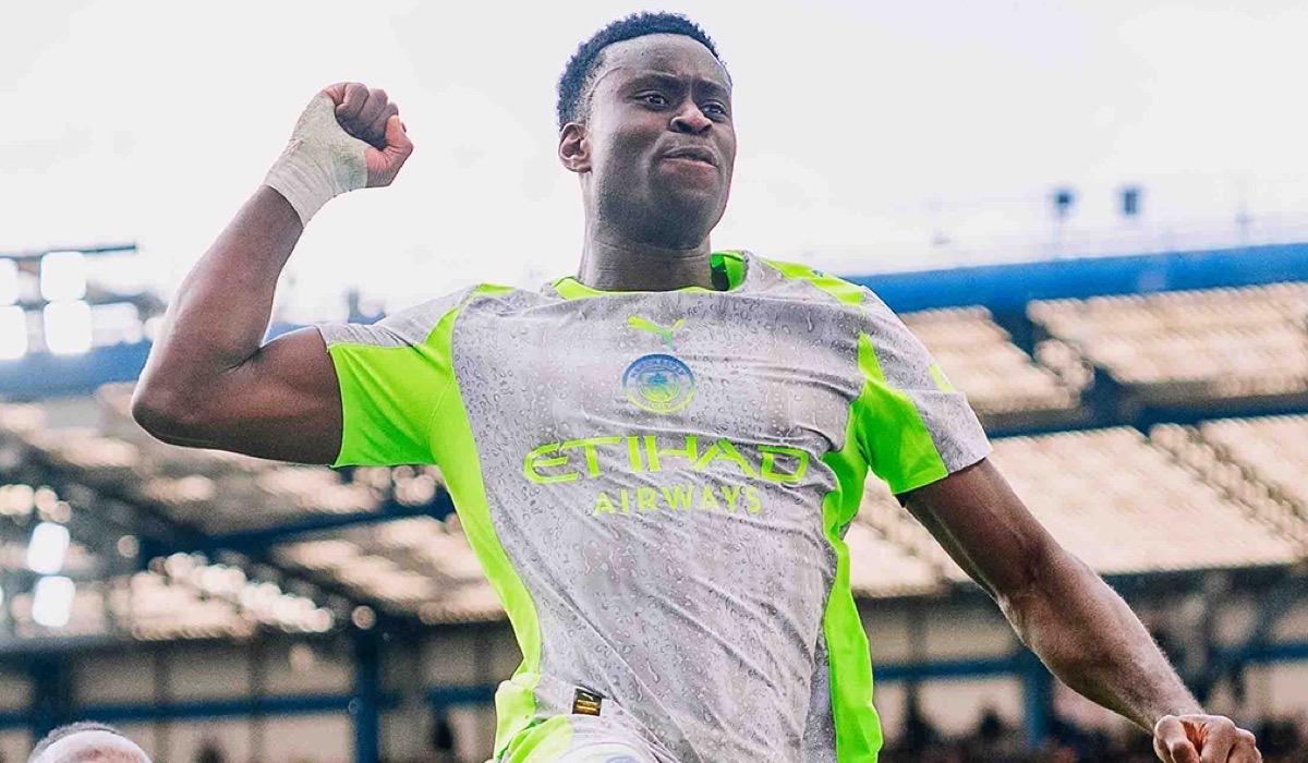 سيتي يضرب تشيلسي بثلاثية ويطارد صدارة أرسنال