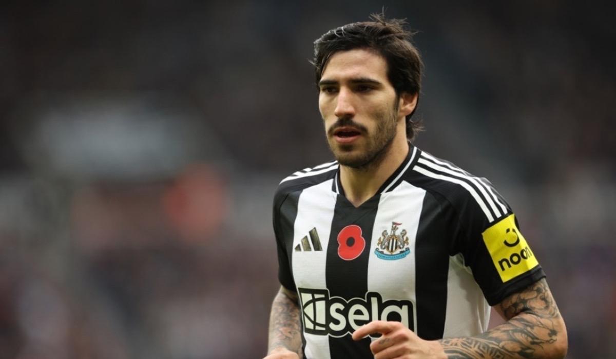 تونالي يستبعد العودة لإيطاليا وصراع إنجليزي لضمه